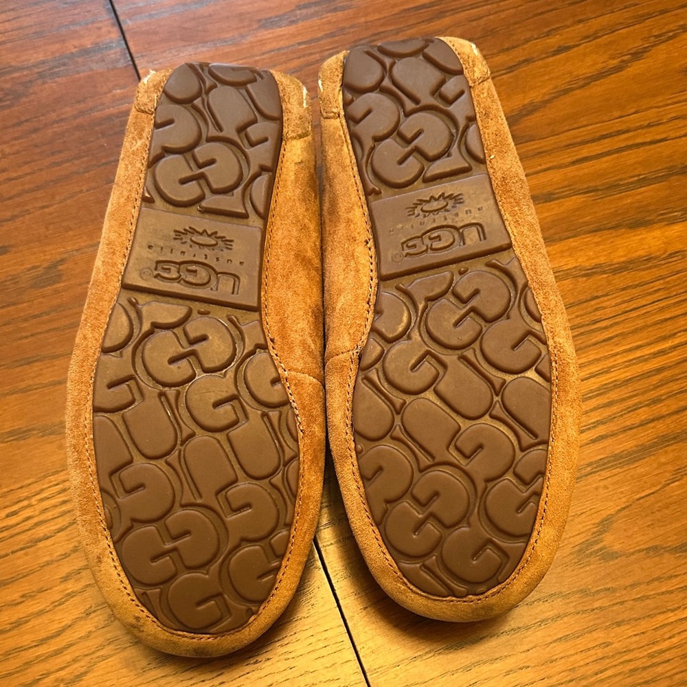 UGG Ansley Moccasin Slippers.  Tan Suede, Faux Fur Lined. Women Size 6 - Picture 6 of 6